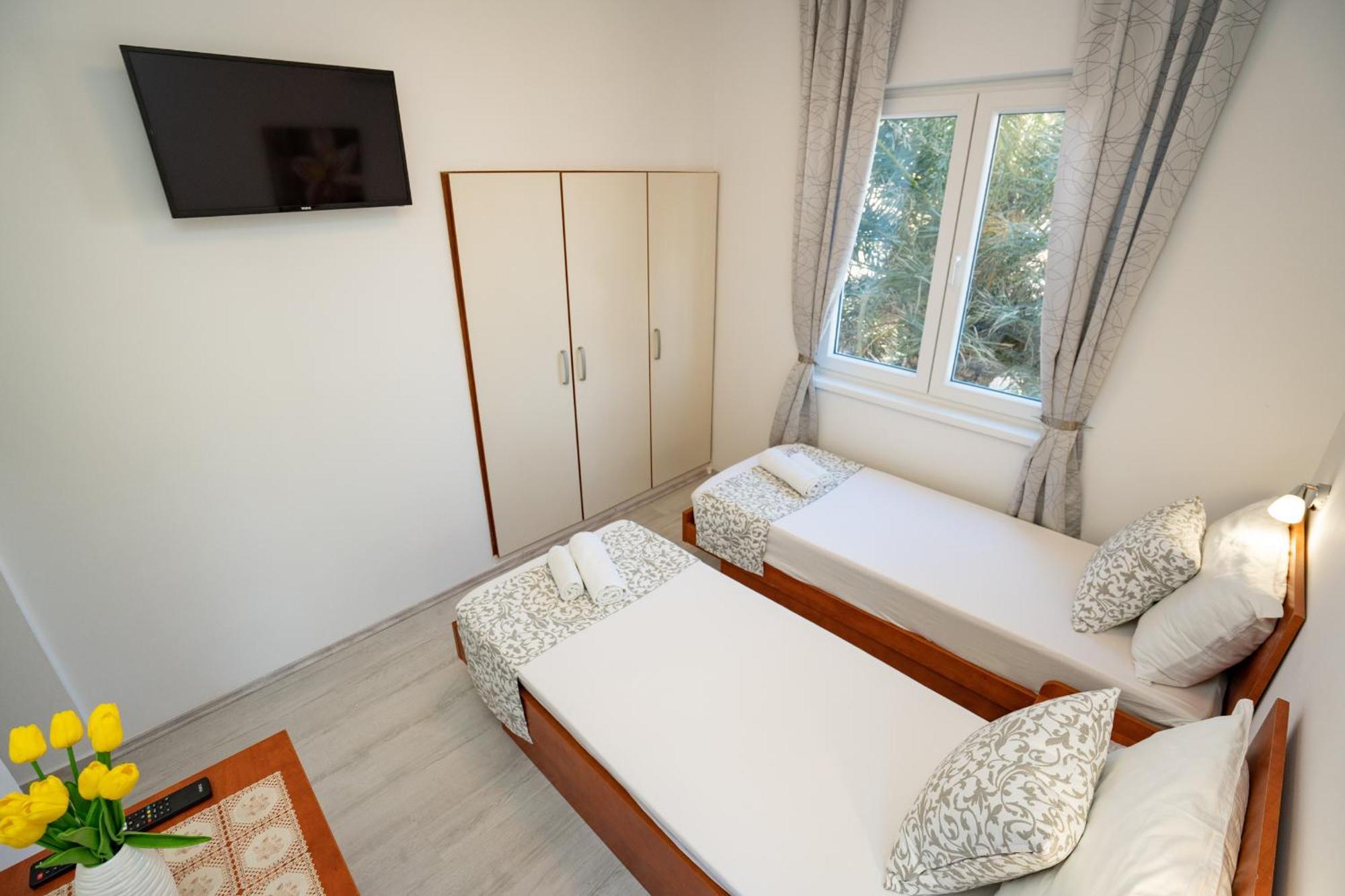 Pool Mansion Magnolia - Comfort Rooms Novalja Exterior foto